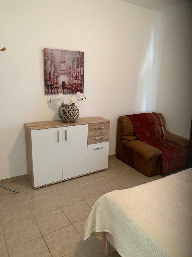 Apartment Ljiljana *