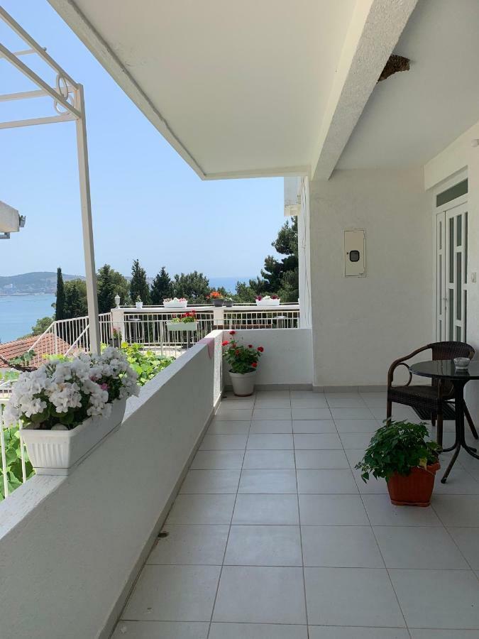 Apartment Ljiljana *